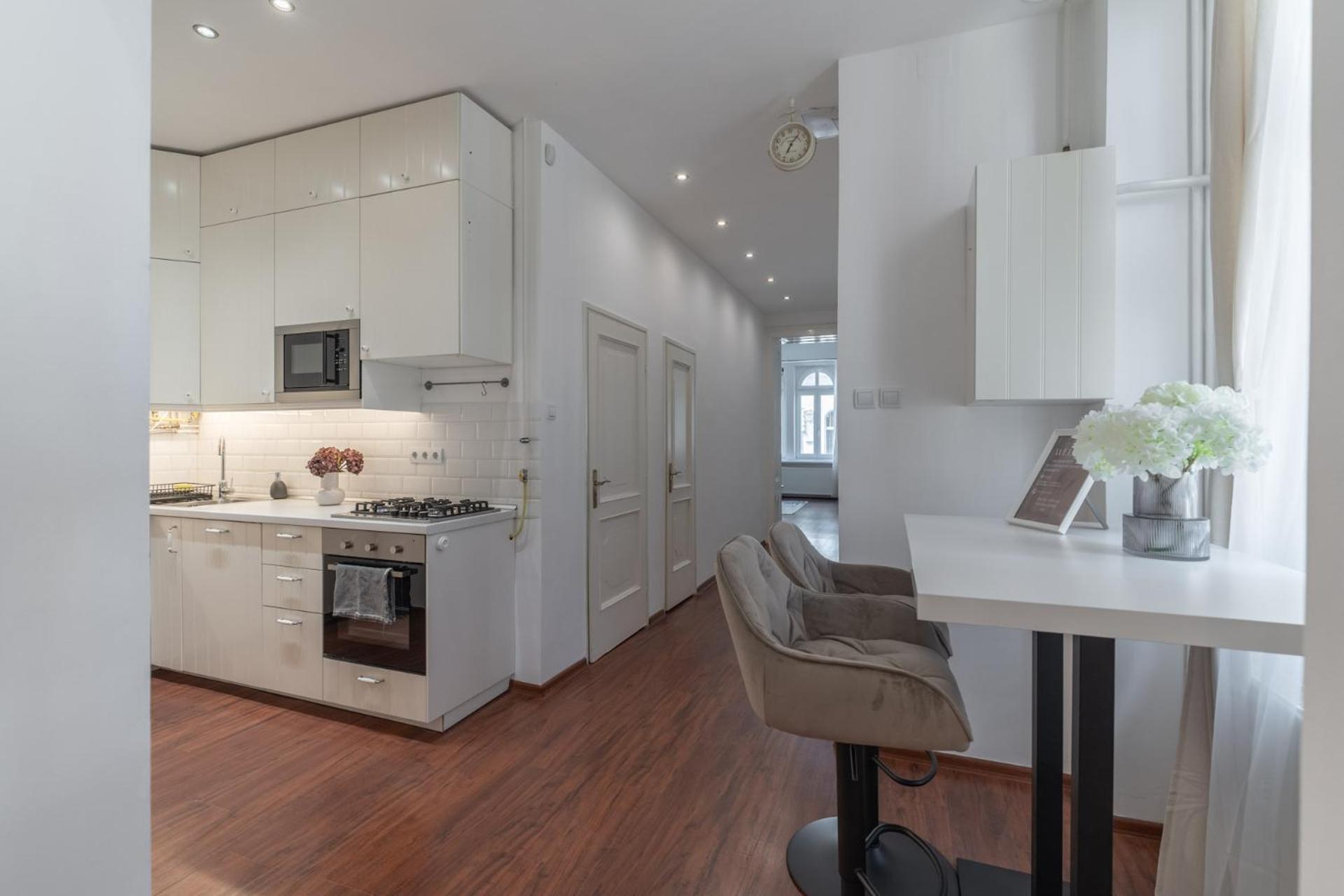Deluxe And Cozy City Center Suite For 8Ppl Будапеща Екстериор снимка