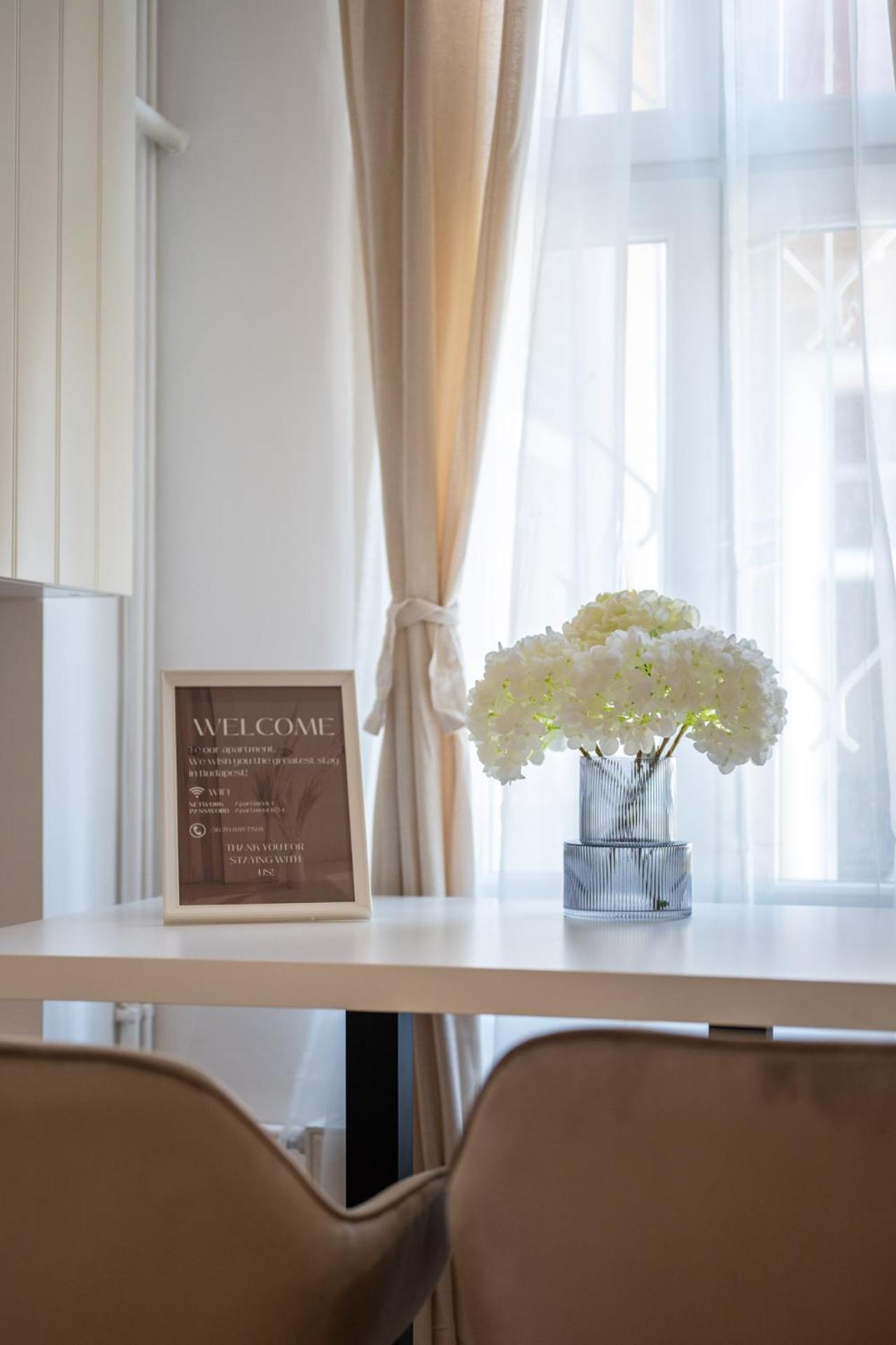 Deluxe And Cozy City Center Suite For 8Ppl Будапеща Екстериор снимка