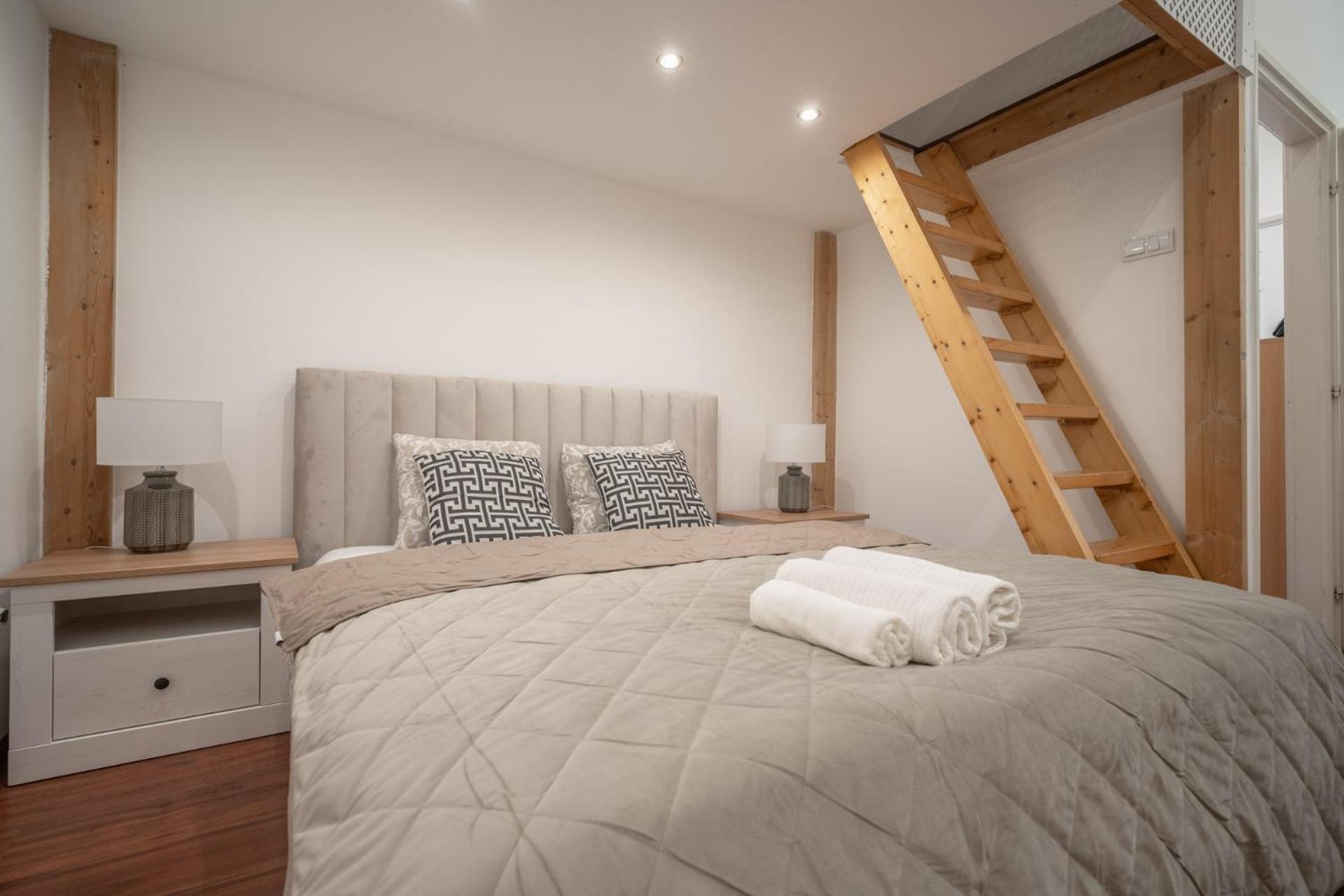 Deluxe And Cozy City Center Suite For 8Ppl Будапеща Екстериор снимка